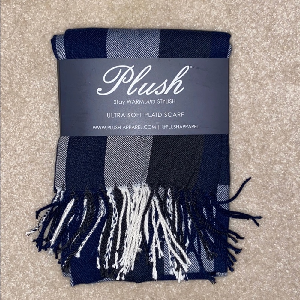 Plush plaid scarf